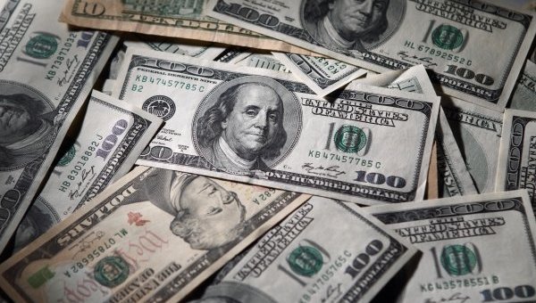 Курс долара в Україні рекордно впав (відео)