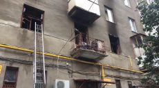 В Харькове спасатели вынесли женщину из горящего дома (фото)
