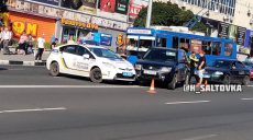 На проспекте Гагарина Suzuki не пропустил вперед патрульный автомобиль