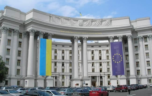 16 стран: Украина расширяет сеть визовых центров за рубежом