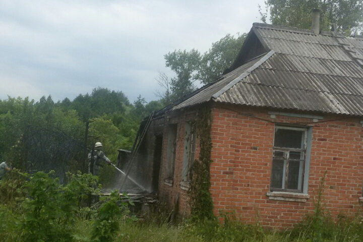 На Харьковщине сгорел частный дом (фото)