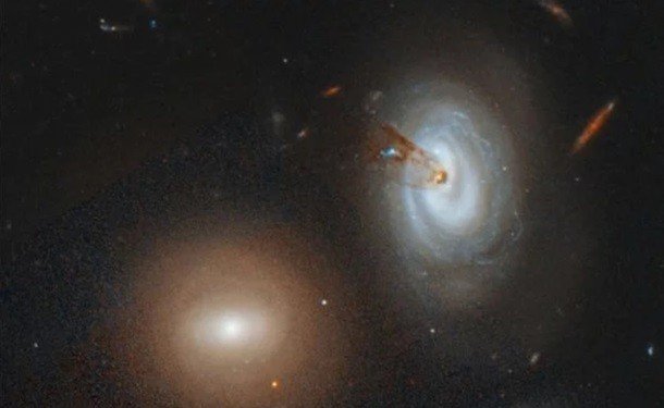 Телескоп Hubble снял вымирающую галактику