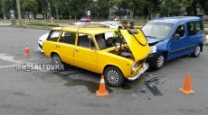 На Тракторостроителей столкнулись ВАЗ 2104 и Сіtroen (фото)
