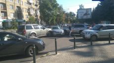 На Сумской столкнулись Nissan, Toyota и Volkswagen (фото)
