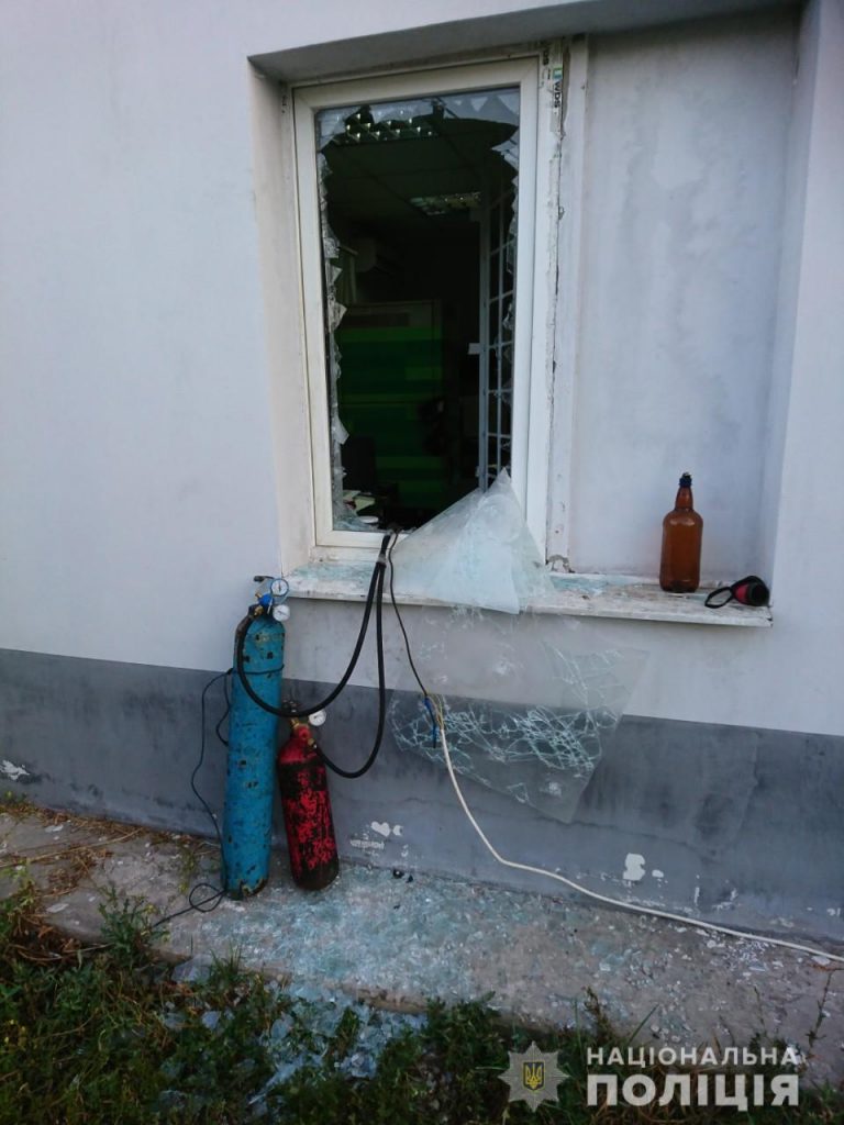 На Харьковщине взломали банкомат (фото)