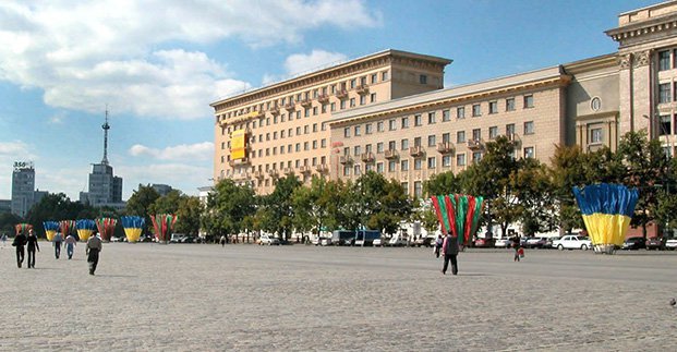 Движение на площади Свободы закрыто на неделю