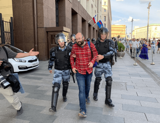 ЕС осудил массовые задержания в Москве