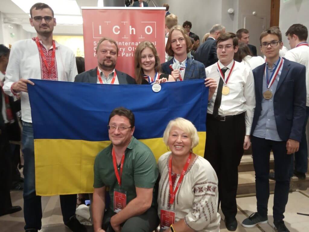 Украинские школьники завоевали четыре медали на олимпиаде по химии в Париже