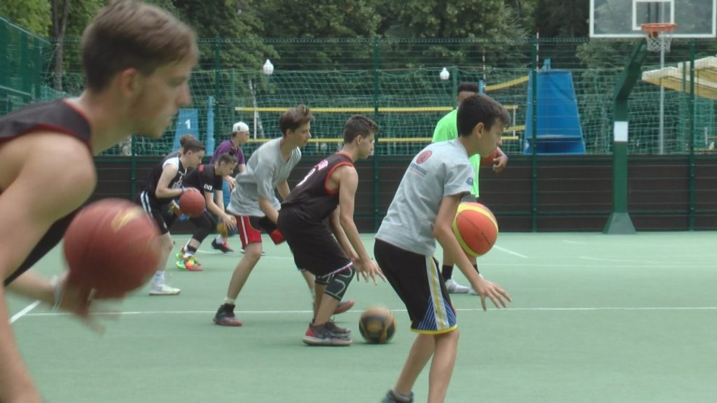 «Лідерство через спорт»: у парку Горького відбулась низка баскетбольних заходів (відео)