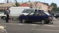 На проспекте Гагарина два автомобиля не поделили дорогу (фото)