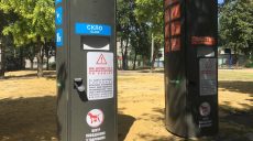 В Харькове появились автоматы, которые обменивают мусор на корм для животных (фото)