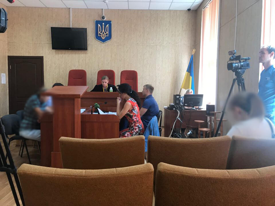 Різанина у Харкові: у Комінтернівському райсуді обирали запобіжний захід бабусі (відео)