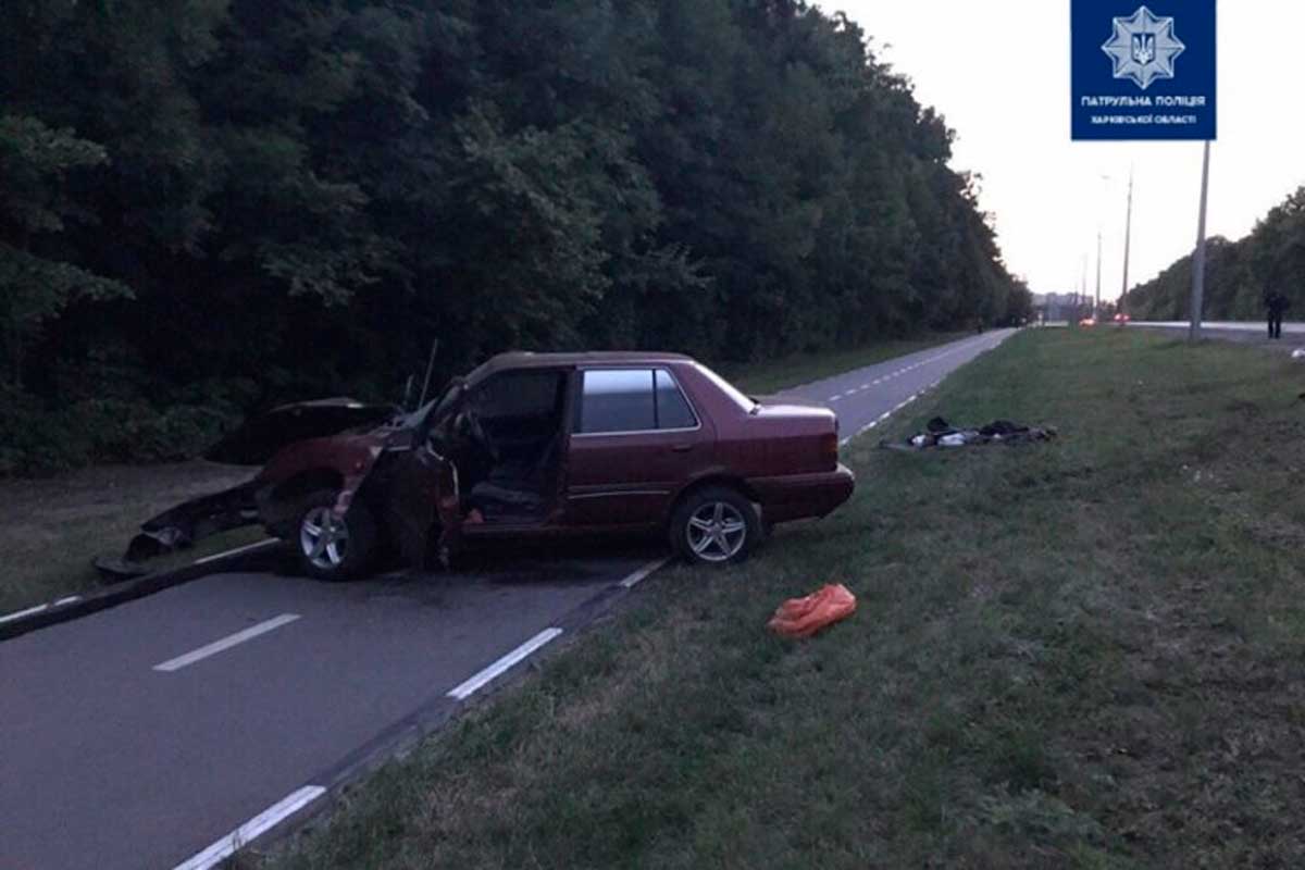 На Белгородском шоссе Huyndai врезался в столб