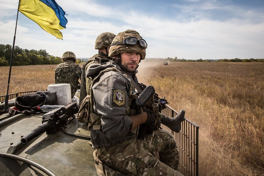 Сутки в ООС: погиб один украинский военный, трое ранены  