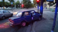 В Харькове авто врезалось в дерево