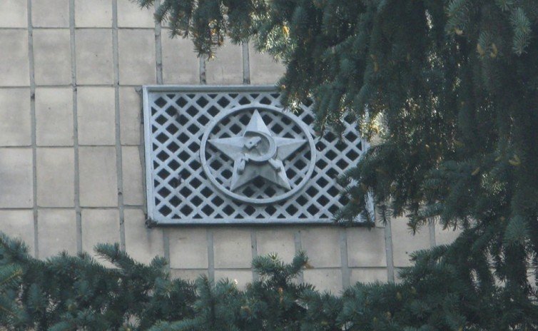 Декоммунизаторы в Харькове добрались до полиции (фото)