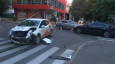 ДТП в центре Харькова: пострадало двое людей (фото)