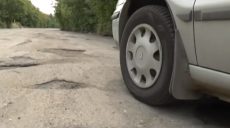 Мешканці Харкова скаржаться на погану дорогу по вулиці Лосєвська (відео)