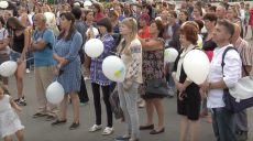 Чекали 30 років: у центрі Харкова відсвяткували «мовний закон» (відео)