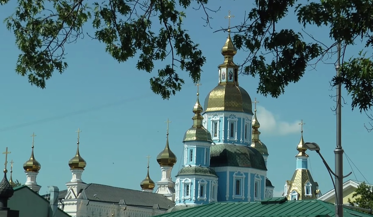 Міністерство культури заборонило перефарбовувати в блакитний Свято-Покровський храм (відео)