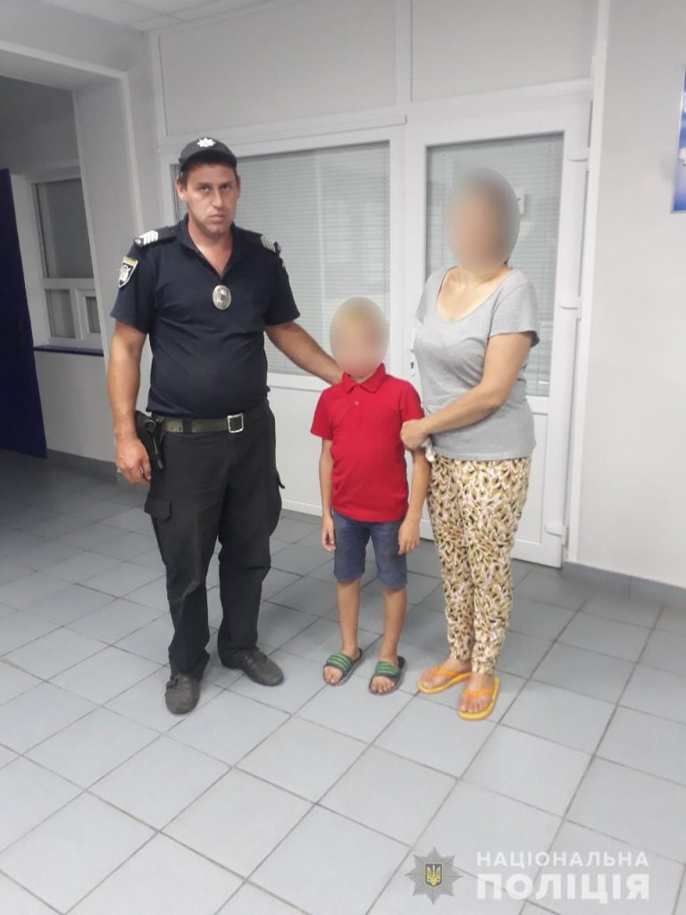 На Харьковщине полицейские вернули домой ребенка