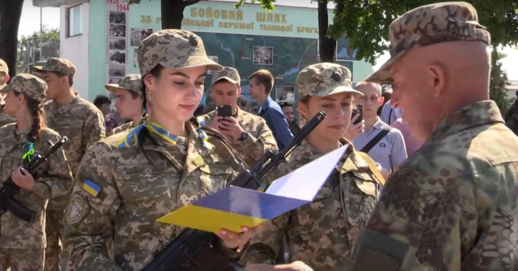 650 выпускников Харьковского университета Воздушных сил имени Кожедуба приняли Военную присягу