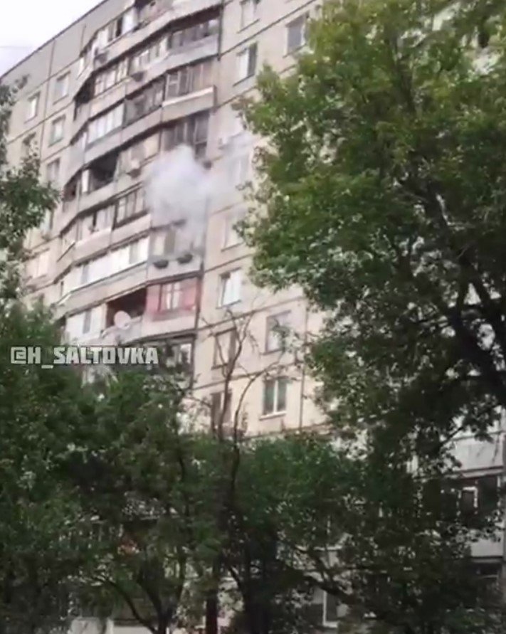 На Салтовке спасатели ликвидировали пожар на балконах жилой 12-этажки
