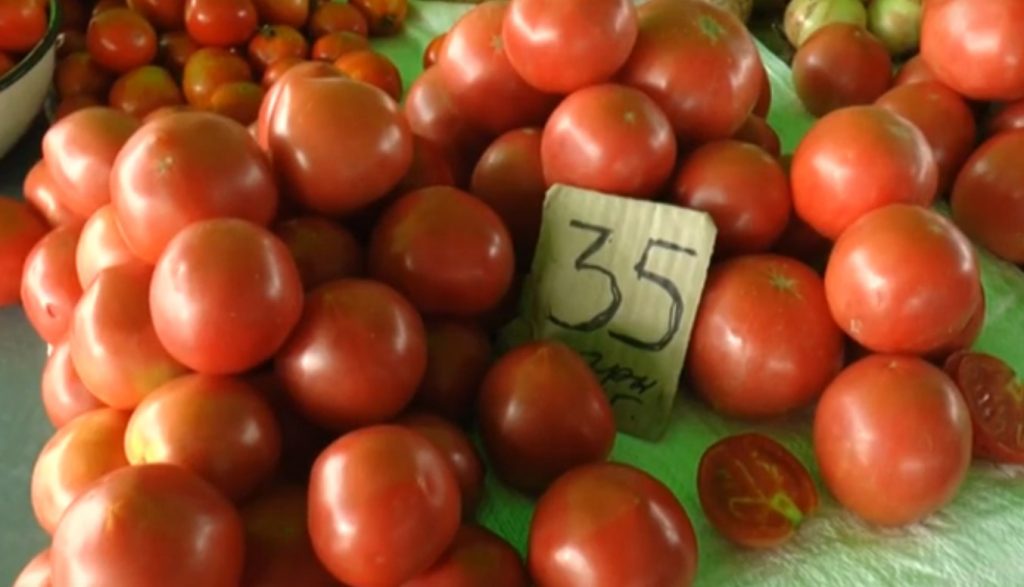 Від 25 до 50 гривень: вартість помідорів у Харкові досягла психологічної позначки (відео)