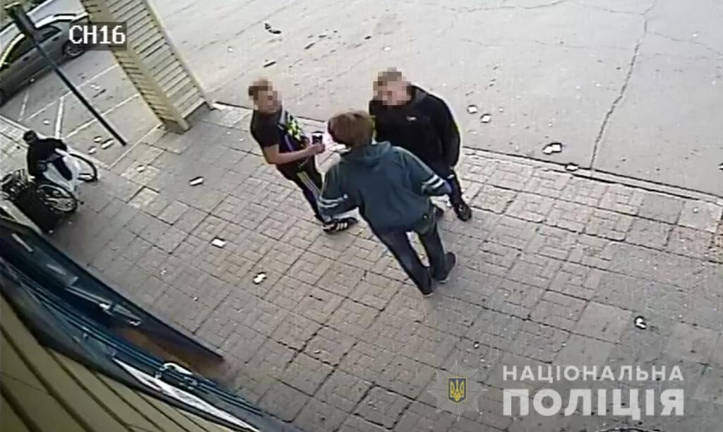 Избил сверстника и украл деньги: на Харьковщине несовершеннолетний ответит за пьяный разбой