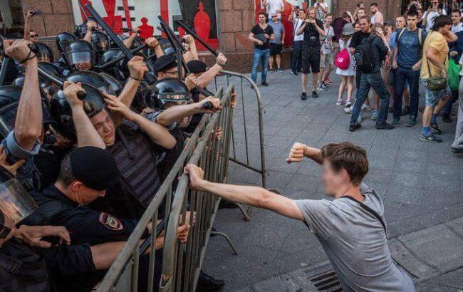 Массовые протесты в Москве: задержали более 40 человек