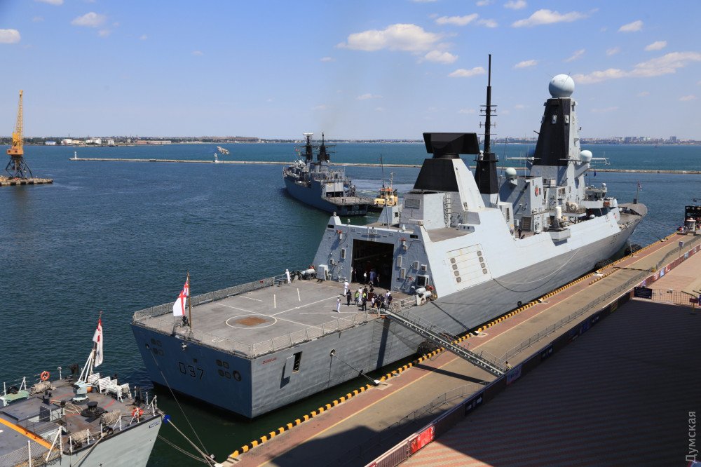 Четыре корабля НАТО зашли в порт Одессы