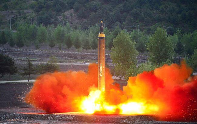 Северная Корея снова запустила несколько ракет в сторону Японии