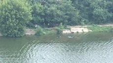 В Харькове из водохранилища достали авто (видео)