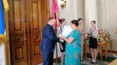 В Харькове наградили многодетных мам
