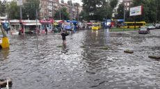 Ливень затопил станцию метро в Киеве (фото, видео)