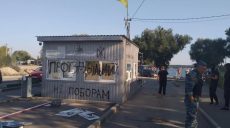 На Безлюдівці знесли шлагбаум: комунальники стверджують, що закону не порушують (відео)