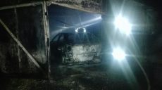 В Харькове ночью подожгли автомобиль