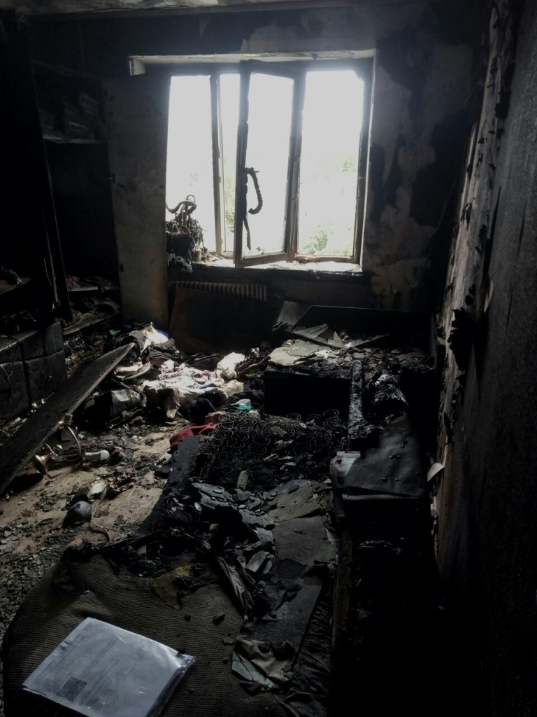 Спасатели ликвидировали пожар в Новобаварском районе