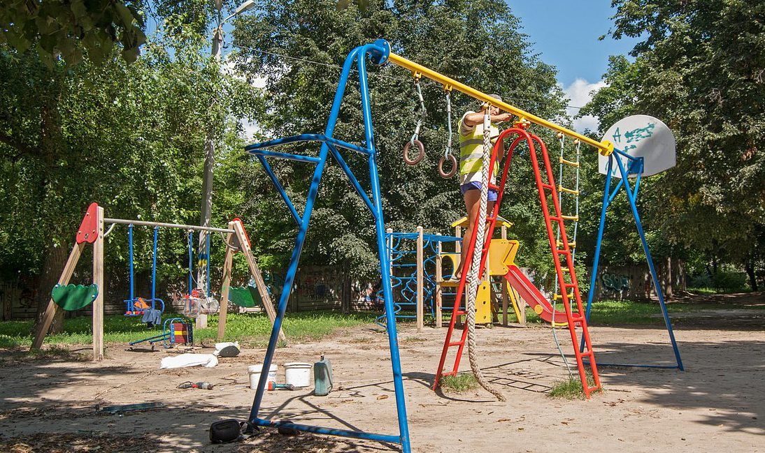 Конфлікт на одному з дитячих майданчиків у Харкові (відео)