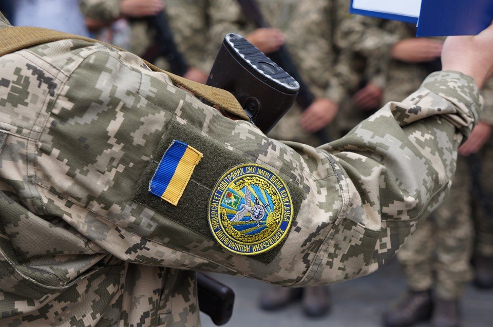 Харьковские курсанты-летчики приняли присягу на Мемориале славы (фоторепортаж)