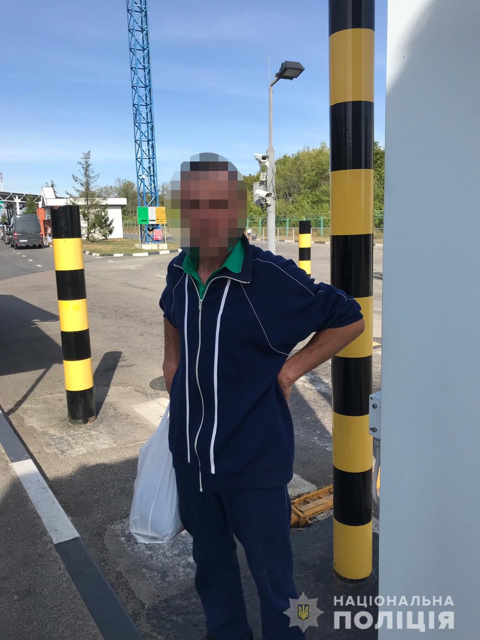 Рецидивиста-россиянина выдворили из Харькова обратно в Россию (фото)