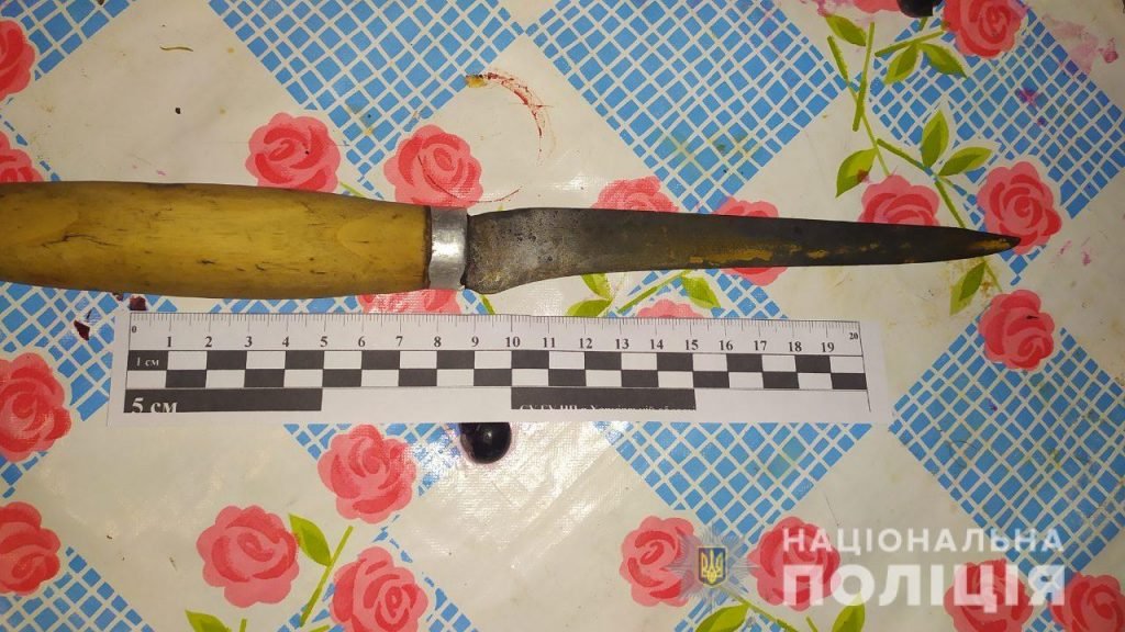 Под Харьковом мужчина ударил знакомого ножом