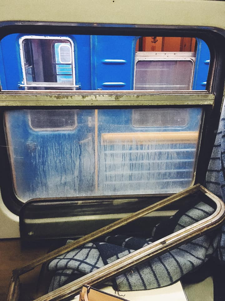 В поезде «Геническ-Черновцы» выпало окно