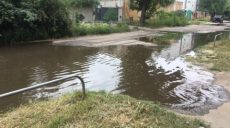 Улицу Спартака залило водой (фото)
