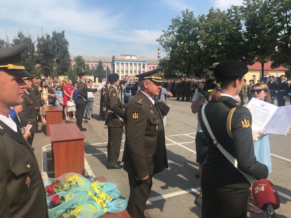 В Харькове курсанты-танкисты первого курса приняли присягу