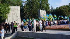Харьковчане возложили цветы на Мемориале Славы (фото)