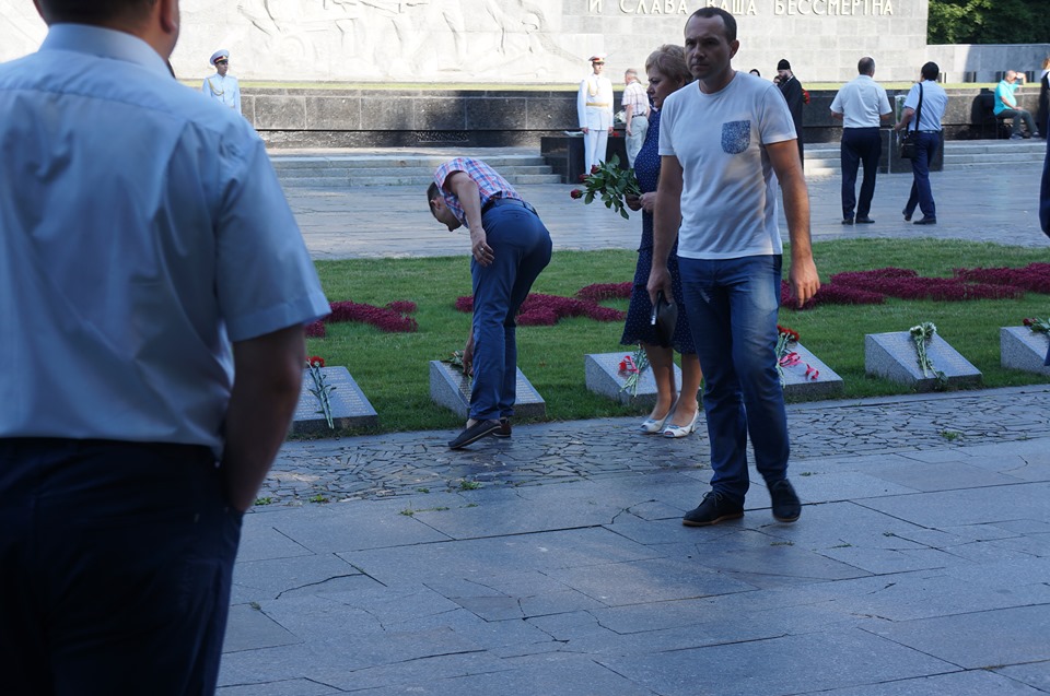 Харків’яни поклали квіти на Меморіалі Слави (відео)