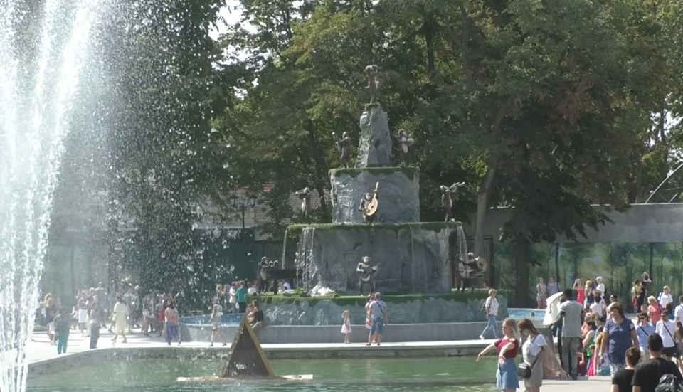В Харькове открыли фонтан с обезьянами (фото)
