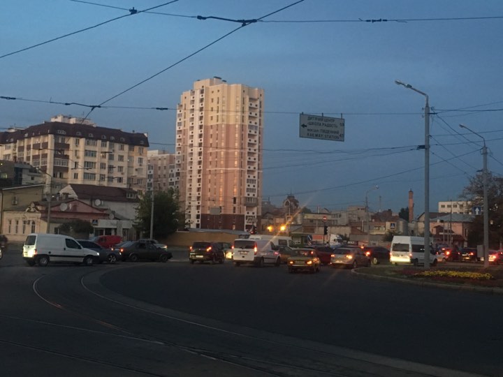 На Защитников Украины образовалась пробка в результате ДТП (фото)