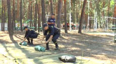 У спортивно-оздоровчому таборі на Харківщині тривають практичні заняття для курсантів-рятувальників (відео)